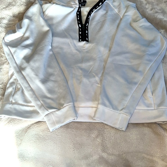 Nike 3/4 Zip Pull Over Sweatshirt - Picture 3 of 6